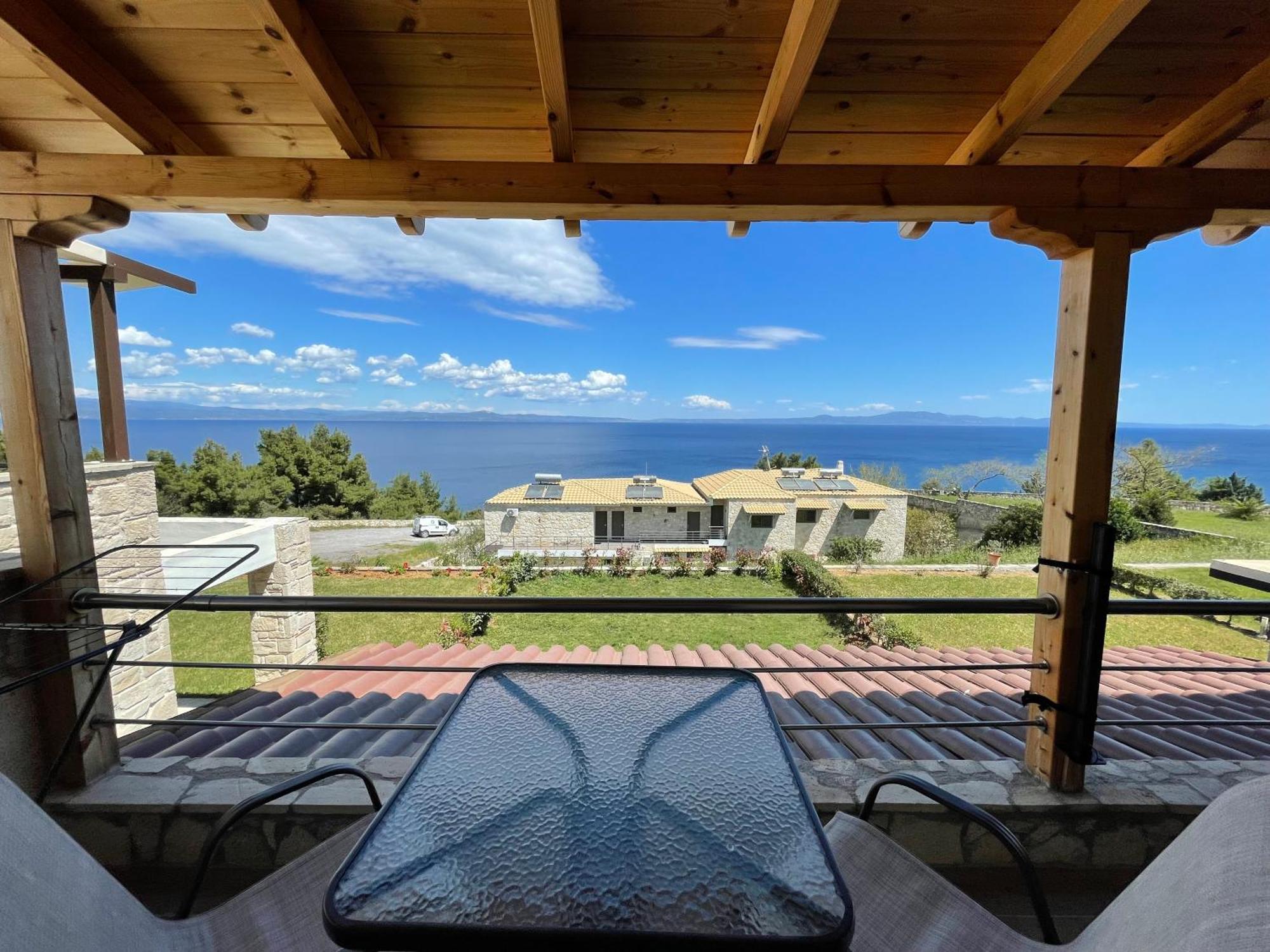 Sea View Apartment *